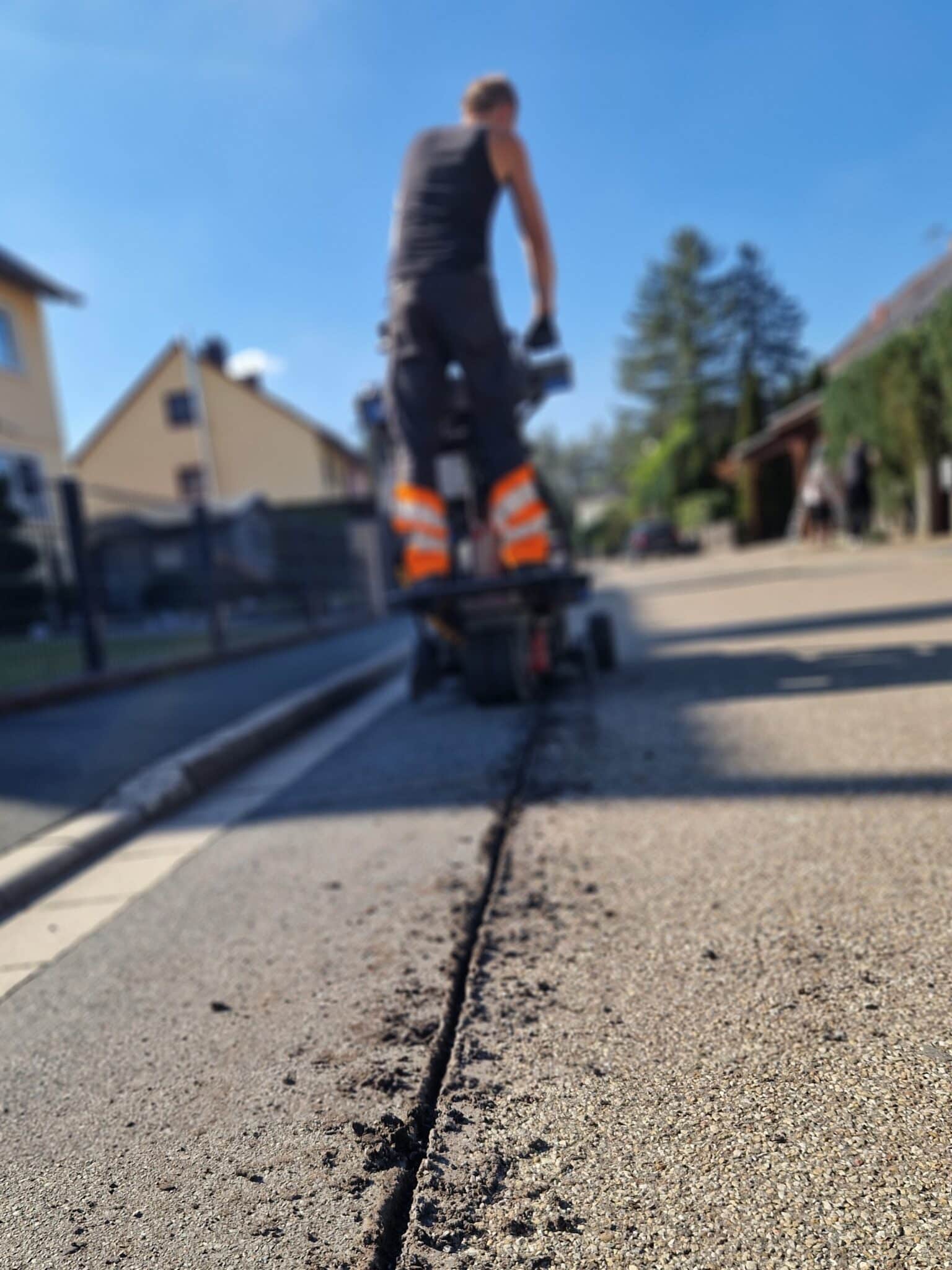Straßeninstandhaltung: Mit gezielter Risssanierung die Lebensdauer unserer Straßen verlängern